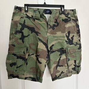 Gap camouflage cargo shorts